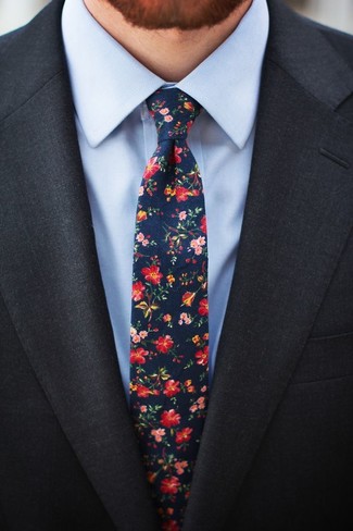 С чем носить галстук с цветочным принтом мужчине: Несмотря на то, что это классический ансамбль, тандем черного пиджака и галстука с цветочным принтом всегда будет по душе джентльменам, неизбежно пленяя при этом сердца дам.