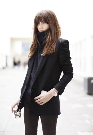 Какие пиджаки носить с черными джинсами женщине: Комбо из пиджака и черных джинсов — классная идея для воплощения ансамбля в элегантно-деловом стиле.
