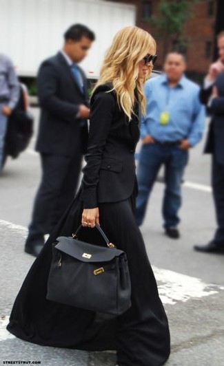 С чем носить черную длинную юбку в 30 лет осень: Черный пиджак Чудесно гармонирует с черной длинной юбкой. Этот лук идеально подойдет для непонятной осенней погоды.