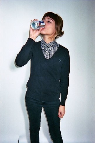 Женский черный свитер с v-образным вырезом от Hemisphere