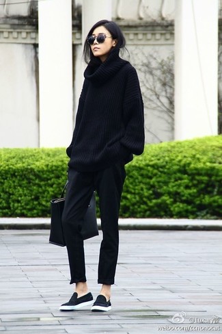 Черный вязаный свободный свитер от Vera Wang
