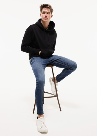 Какие зауженные джинсы носить с черным худи в 20 лет мужчине: Для выходного дня в компании друзей прекрасно подойдет сочетание черного худи и зауженных джинсов. Любители экспериментов могут закончить образ белыми кожаными низкими кедами, тем самым добавив в него немного изысканности.