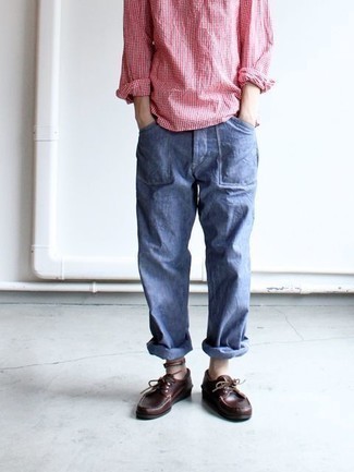 С чем носить розовую рубашку с длинным рукавом в 30 лет мужчине: Розовая рубашка с длинным рукавом в сочетании с синими джинсами продолжает нравиться стильным мужчинам. В качестве обуви сюда просятся темно-коричневые кожаные топсайдеры.
