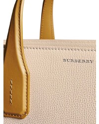 Бежевая кожаная большая сумка от Burberry