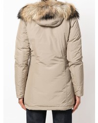 Женская бежевая парка от Woolrich