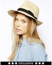 Женская бежевая соломенная шляпа от Catarzi