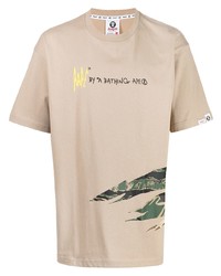 Мужская бежевая футболка с круглым вырезом с принтом от AAPE BY A BATHING APE