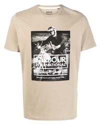 Мужская бежевая футболка с круглым вырезом с принтом от Barbour International
