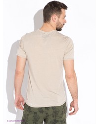 Мужская бежевая футболка с принтом от GUESS