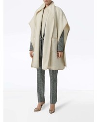 Бежевое вязаное пальто-накидка от Burberry