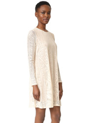 Бежевое кружевное платье от BCBGMAXAZRIA