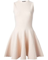 Бежевое платье с плиссированной юбкой от Alexander McQueen