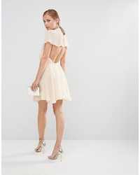 Бежевое платье от Keepsake