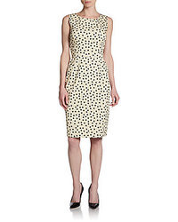 Бежевое повседневное платье в горошек