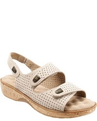 Бежевые босоножки из нубука