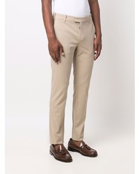 Бежевые брюки чинос от Eleventy