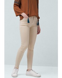 Бежевые джинсы скинни от Mango