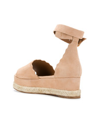 Бежевые замшевые босоножки на танкетке от Chloé