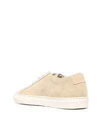 Мужские бежевые замшевые низкие кеды от Common Projects