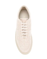 Мужские бежевые замшевые низкие кеды от Common Projects