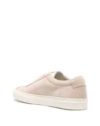 Мужские бежевые замшевые низкие кеды от Common Projects