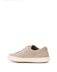 Мужские бежевые замшевые низкие кеды от Camper