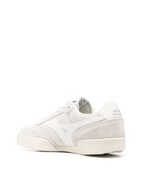 Мужские бежевые замшевые низкие кеды от Mizuno