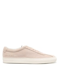 Мужские бежевые замшевые низкие кеды от Common Projects