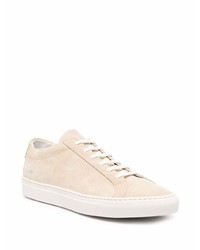 Мужские бежевые замшевые низкие кеды от Common Projects