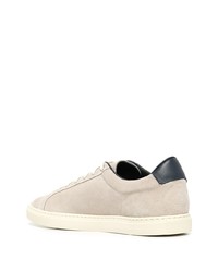 Мужские бежевые замшевые низкие кеды от Common Projects