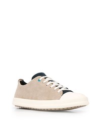 Мужские бежевые замшевые низкие кеды от Camper