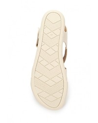 Бежевые замшевые сандалии на плоской подошве от Bata