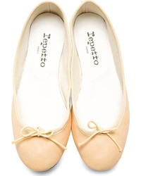 Бежевые кожаные балетки от Repetto