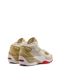 Мужские бежевые кожаные высокие кеды от Jordan