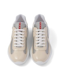 Мужские бежевые кожаные низкие кеды от Prada