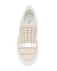 Женские бежевые кожаные слипоны с шипами от Sergio Rossi