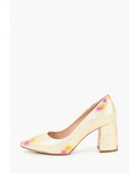 Бежевые кожаные туфли от Hestrend