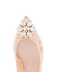 Бежевые кружевные туфли с украшением от Dolce & Gabbana