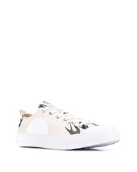 Мужские бежевые низкие кеды с принтом от McQ Swallow