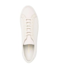 Мужские бежевые низкие кеды от Common Projects