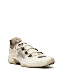 Мужские бежевые низкие кеды от Jordan