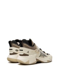 Мужские бежевые низкие кеды от Jordan