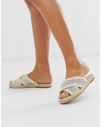 Бежевые сандалии на плоской подошве из плотной ткани от ASOS DESIGN