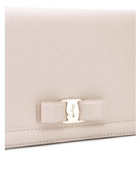 Бежевый кожаный клатч от Salvatore Ferragamo