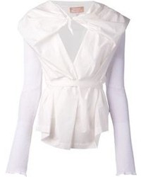 Белая блуза на пуговицах с вырезом