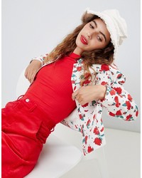 Белая джинсовая куртка с цветочным принтом