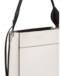 Белая кожаная большая сумка от Prada