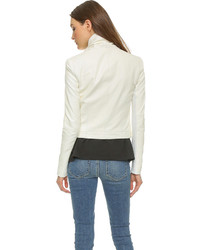 Женская белая кожаная куртка от Veda