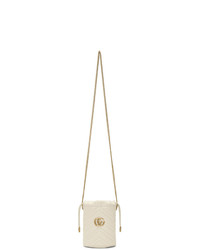 Белая кожаная стеганая сумка-мешок от Gucci