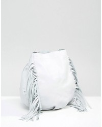 Белая кожаная сумка-мешок c бахромой от Mango